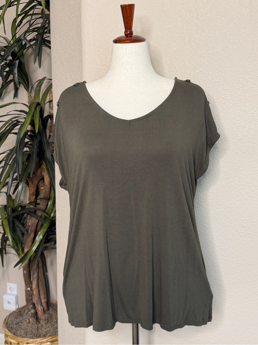 Green Envelope Olive Short Sleeve Scoop Neck Top